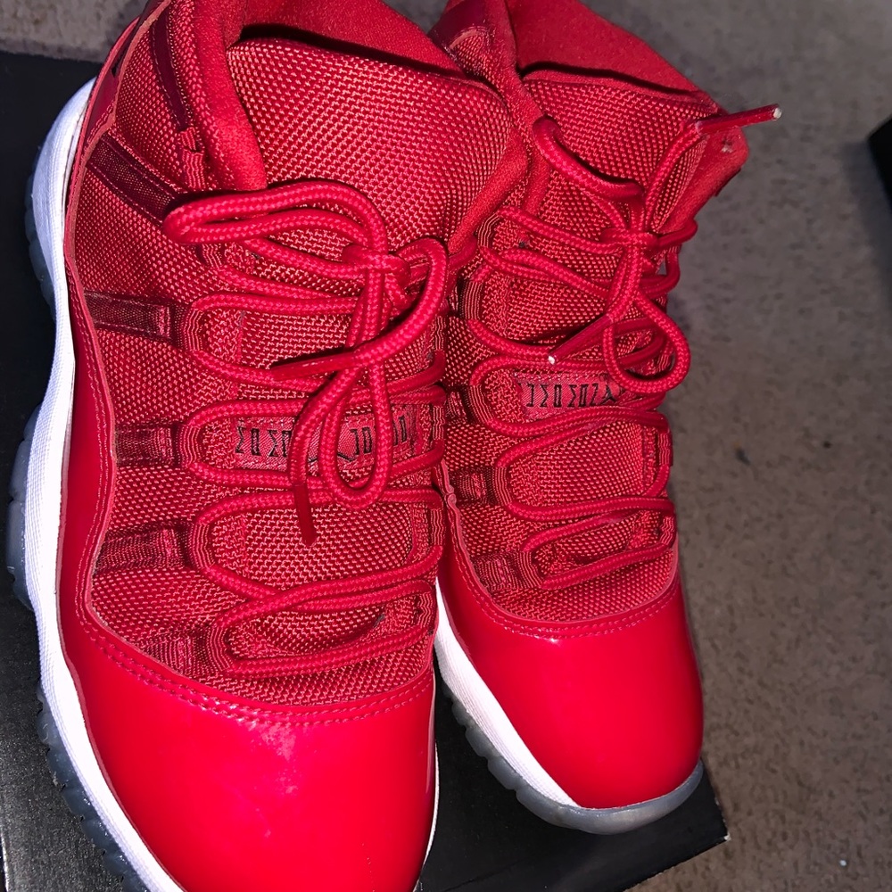 Jordan 11 red